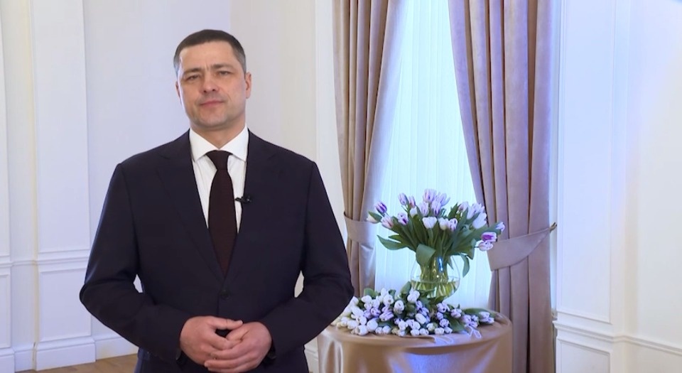 Псковский губернатор женщинам: Спасибо за вашу красоту, семейный очаг и поддержку в трудную минуту