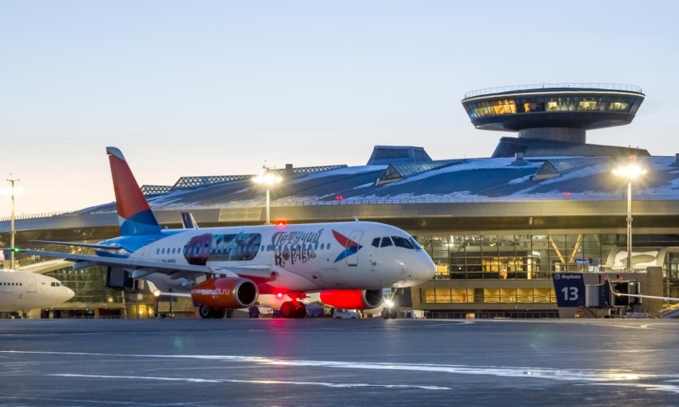 Самолет со сценами из фильма «Летучий корабль» совершил свой первый рейс из Москвы в Псков