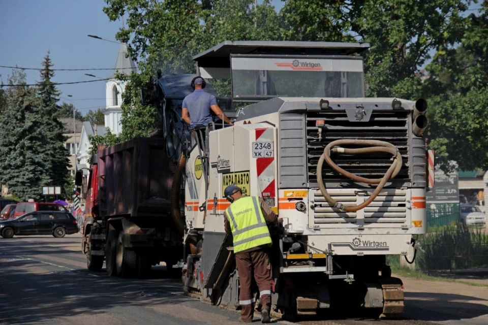 Свыше 20 км дорог к медучреждениям отремонтируют в Псковской области в 2024 году