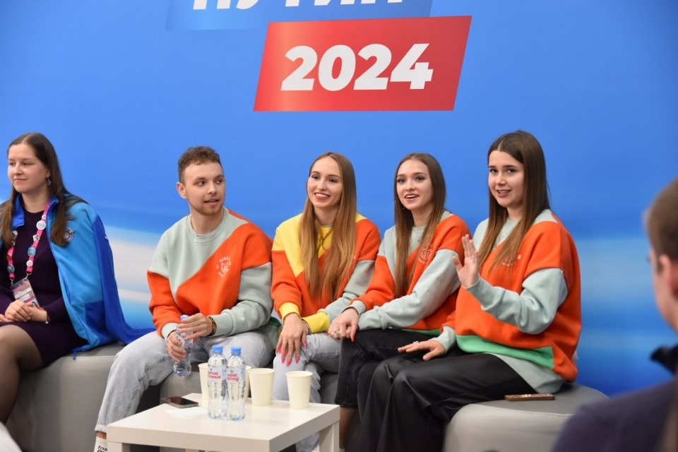 Встреча с волонтерами и участниками Всемирного фестиваля молодежи прошла в избирательном штабе в Пскове