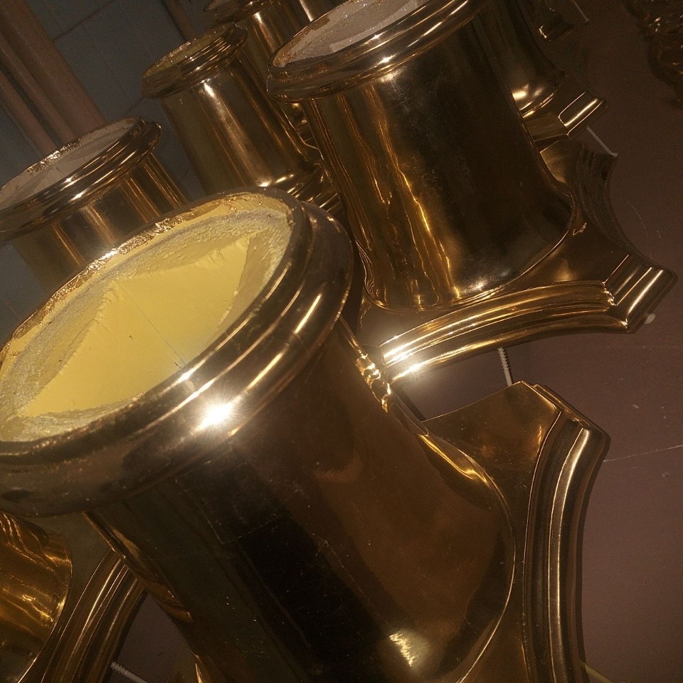 Петербургские специалисты реставрируют иконостас церкви Сорока мучеников в Печорах