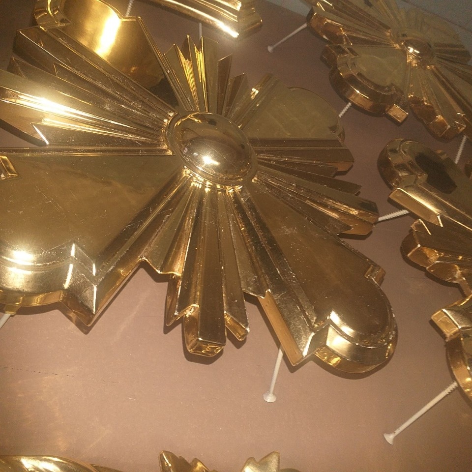 Петербургские специалисты реставрируют иконостас церкви Сорока мучеников в Печорах