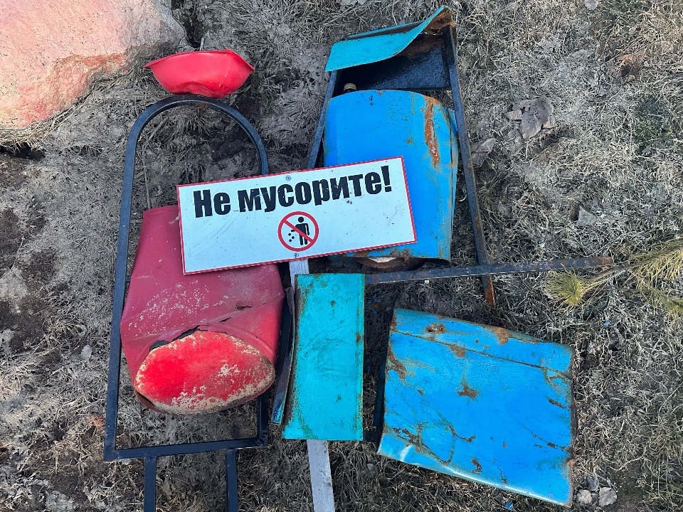 Вандалы разгромили пляж в великолукской деревне Фотьево Вандалы разгромили пляж в великолукской деревне Фотьево