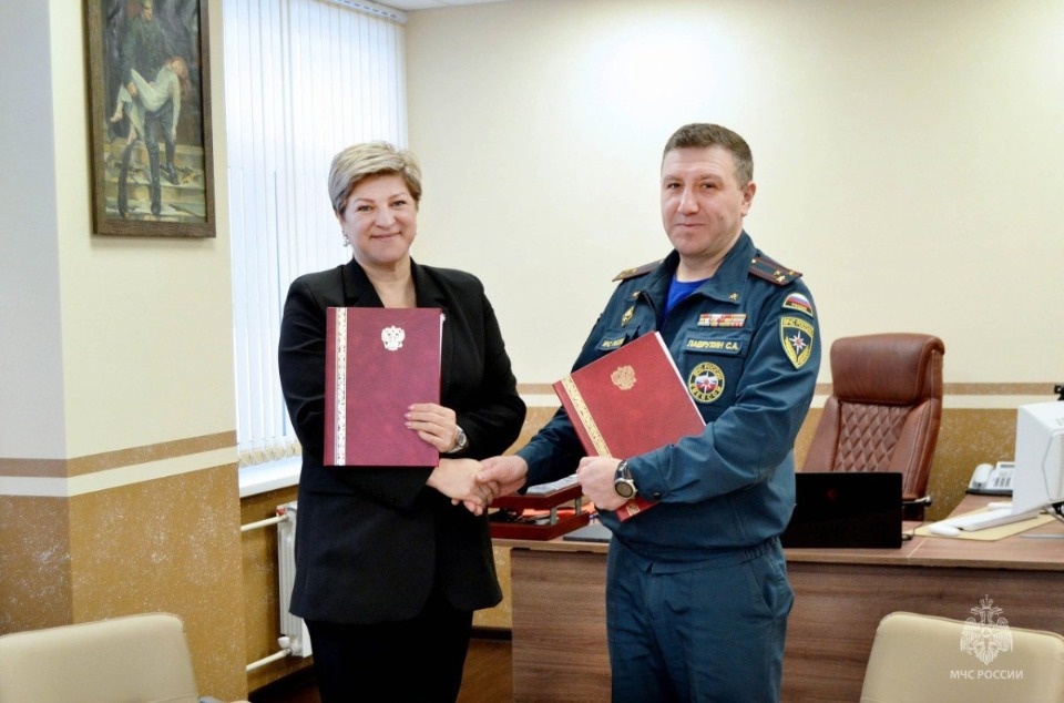 Псковский детский омбудсмен и МЧС заключили соглашение о сотрудничестве