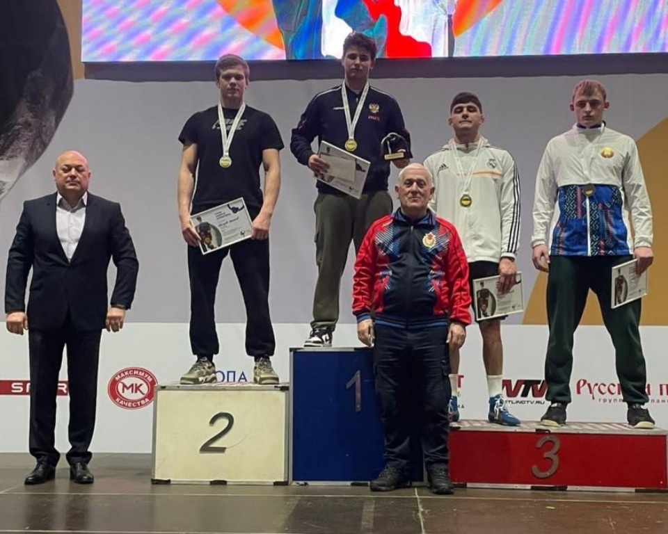 Великолучане завоевали три золотых медали на международных соревнованиях по вольной борьбе