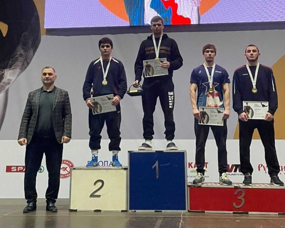 Великолучане завоевали три золотых медали на международных соревнованиях по вольной борьбе