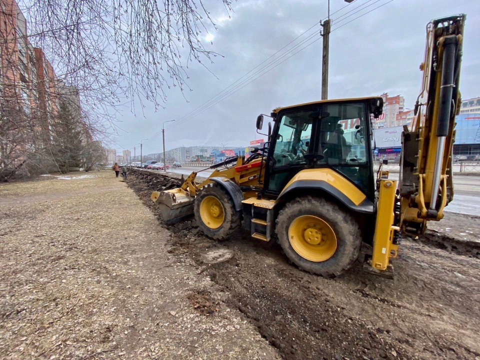 Разбирать тротуар на улице Юбилейной начали в Пскове