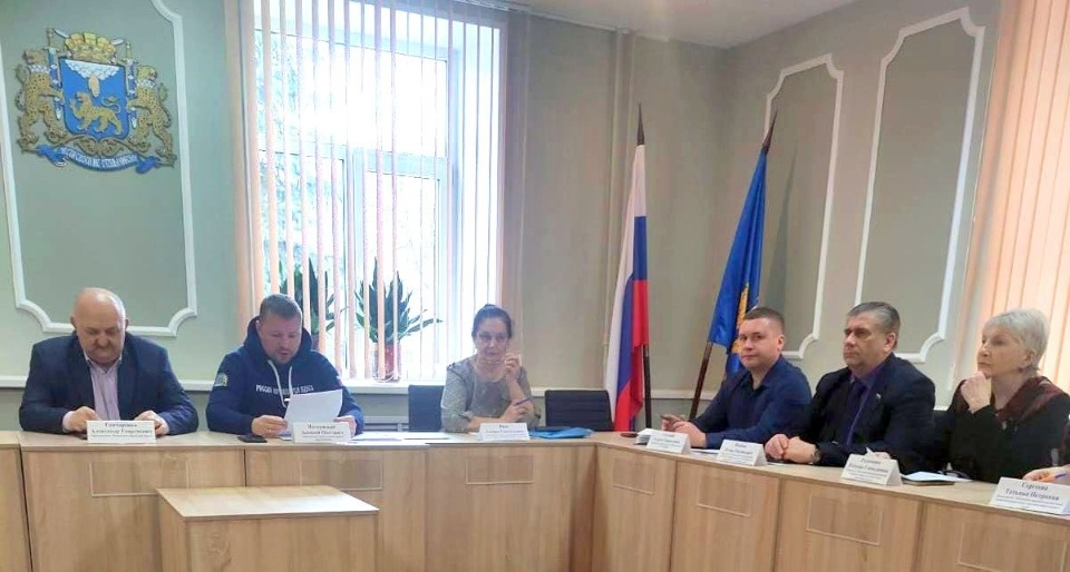 Вопросы трудоустройства участников СВО и молодежи рассмотрели на трехсторонней комиссии города Пскова