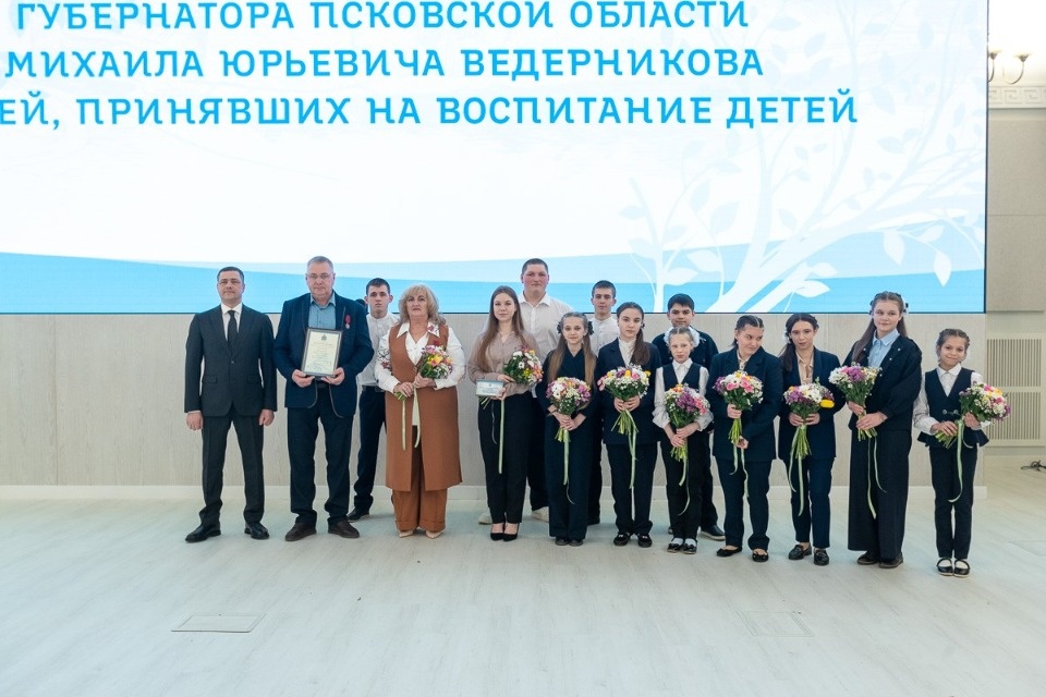 Победившие в региональных творческих конкурсах приемные дети будут получать сертификаты на 500 тысяч рублей в Псковской области