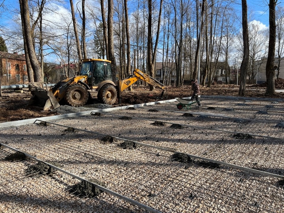 Печоры продолжают благоустраивать Печоры продолжают благоустраивать