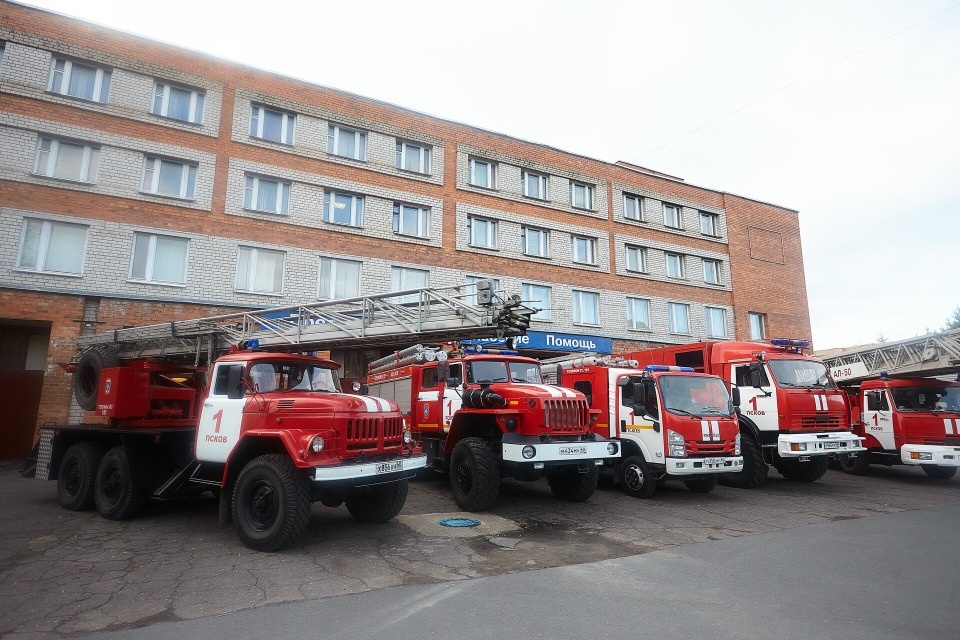 Огневые работы стали причиной возгорания автомобиля в Новосокольниках