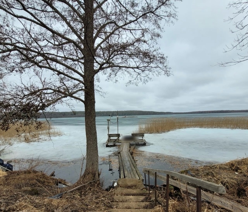 Следователи проводят проверку по факту гибели пенсионера в водоеме в Новоржевском районе