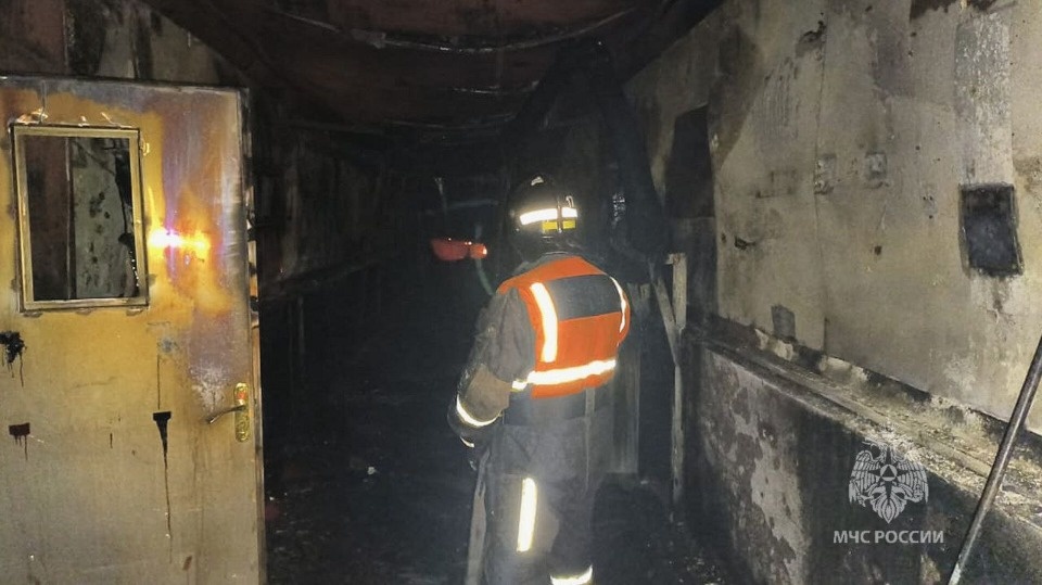 В Невельском районе ликвидируют пожар на агрокомплексе В Невельском районе ликвидируют пожар на агрокомплексе