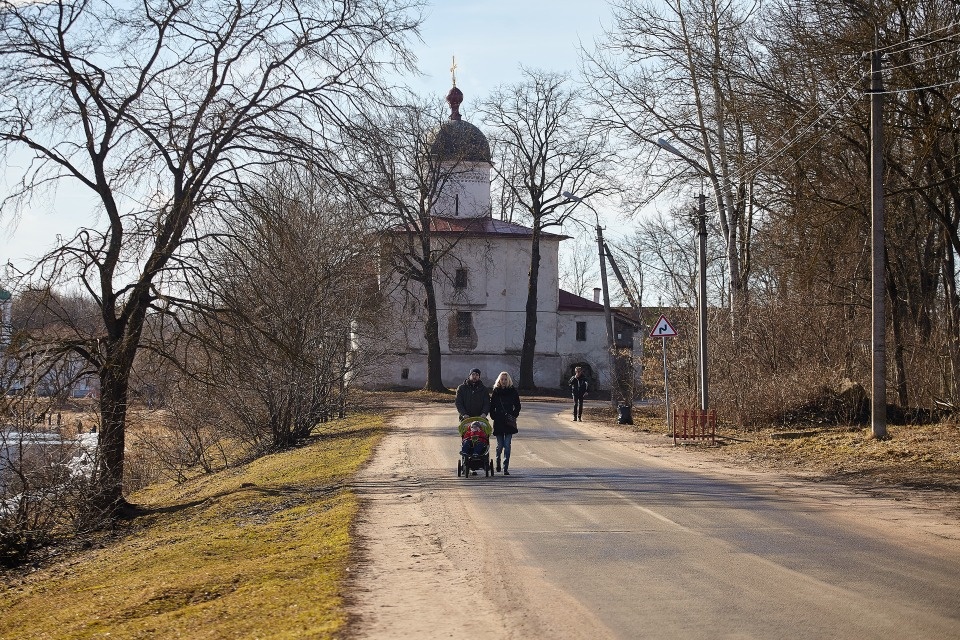 До +13 градусов и небольшой дождь прогнозируют псковичам 26 марта