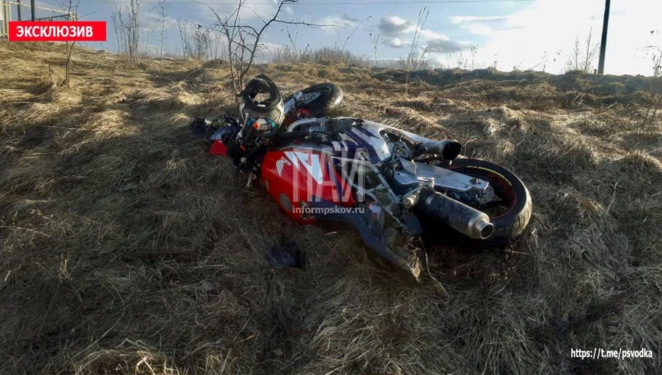 Мотоциклиста госпитализировали после ДТП с иномаркой в Великолукском районе