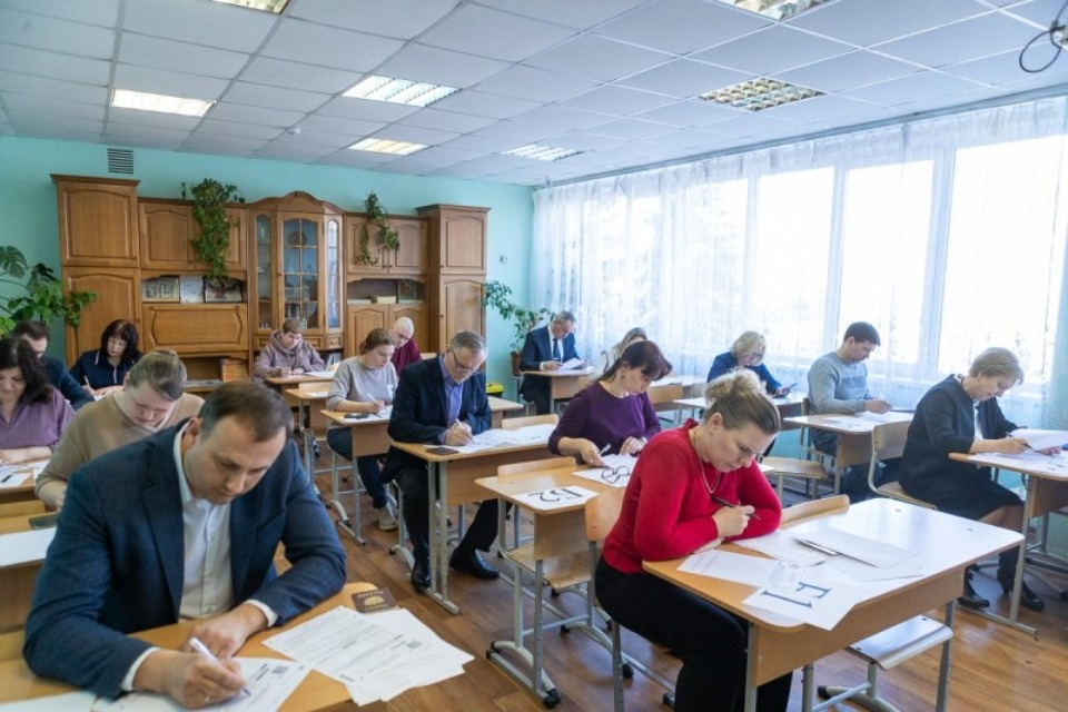 Более 20 родителей выпускников сдали ЕГЭ в Псковской области Более 20 родителей выпускников сдали ЕГЭ в Псковской области
