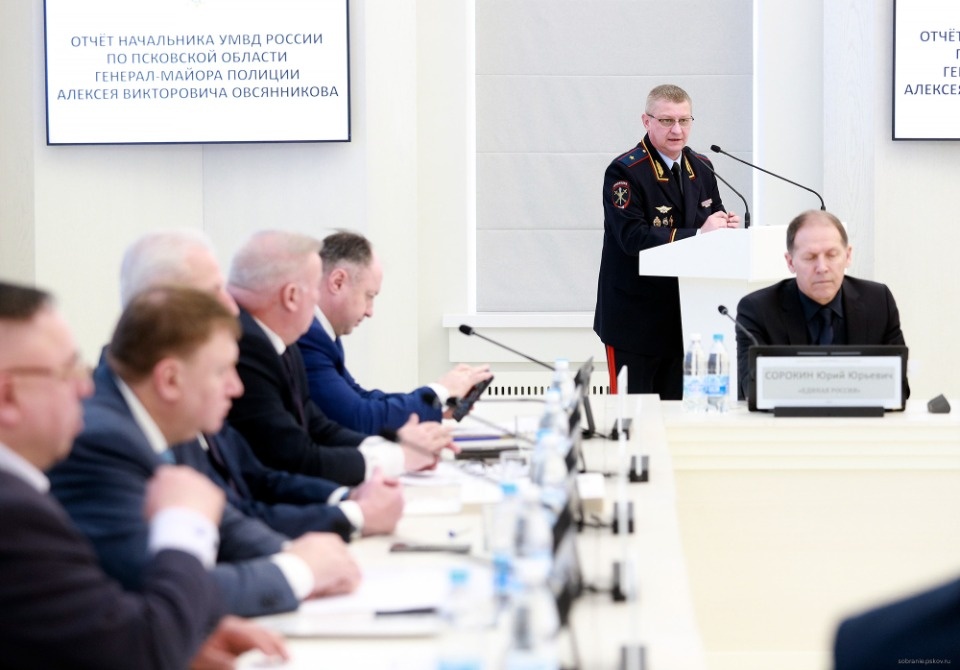 Рассылавшего сообщения с призывом совершить теракт школьника задержали в Великих Луках Рассылавшего сообщения с призывом совершить теракт школьника задержали в Великих Луках