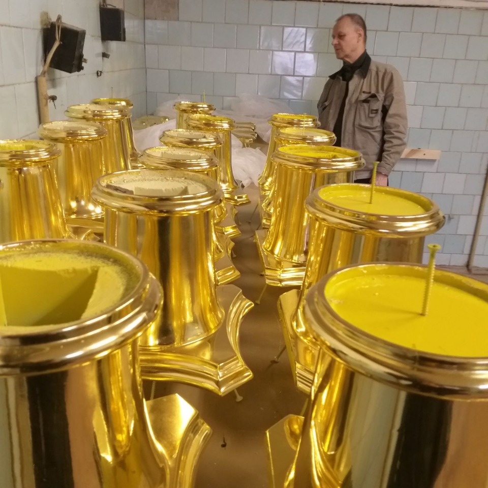 Иконостас церкви Сорока мучеников Севастийских продолжают реставрировать в Печорах