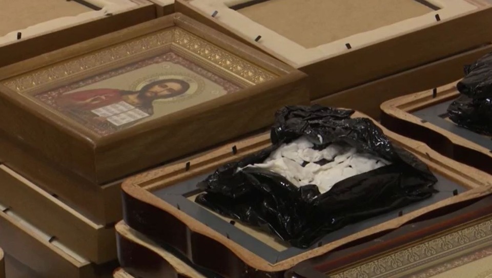 В Псковской области пресекли попытку ввести 70 кг взрывчатки с Украины под видом икон В Псковской области пресекли попытку ввести 70 кг взрывчатки с Украины под видом икон