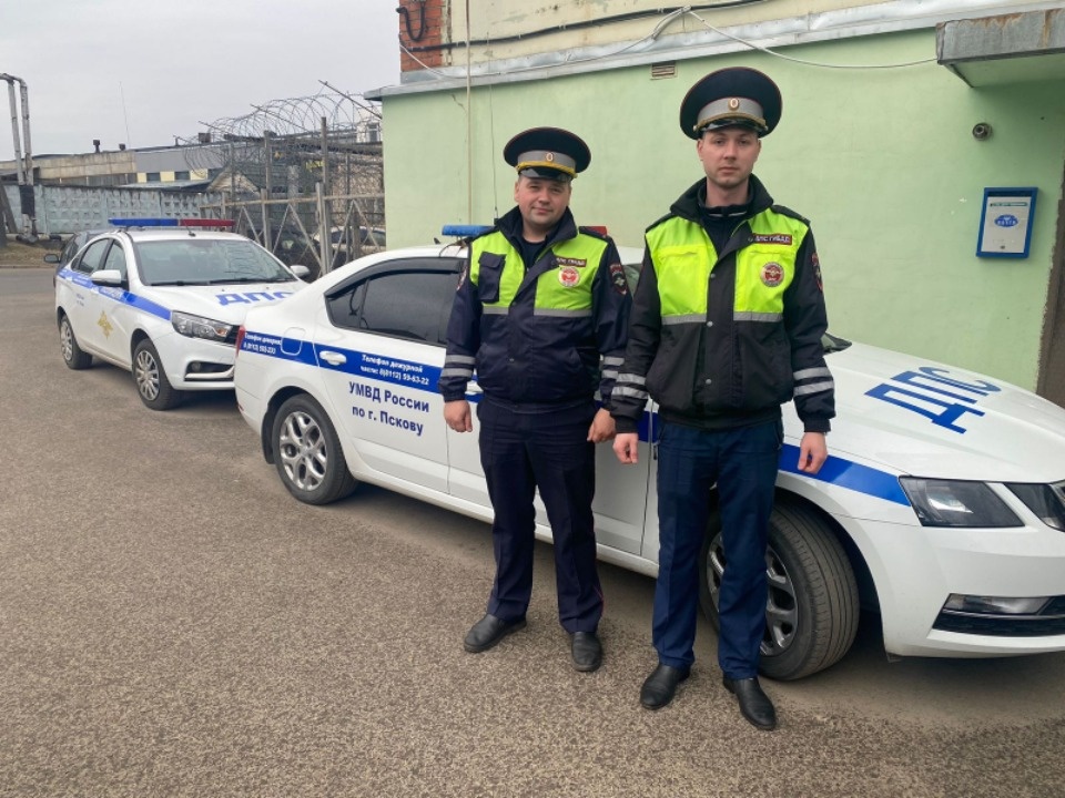 Сотрудники ГИБДД по горячим следам задержали псковича, устроившего поножовщину из-за линолеума 