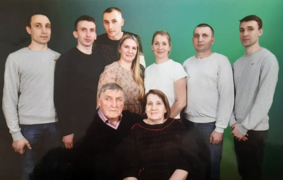 Многодетную семью из Островского района удостоили ордена «Родительская слава»