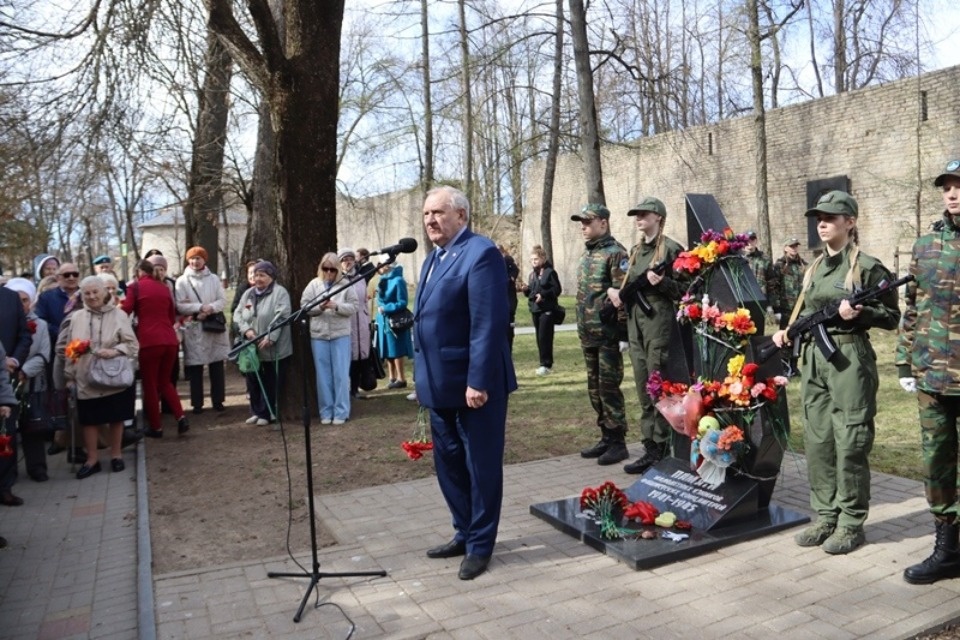 В Пскове прошел траурный митинг в честь освобождения узников фашистских концлагерей