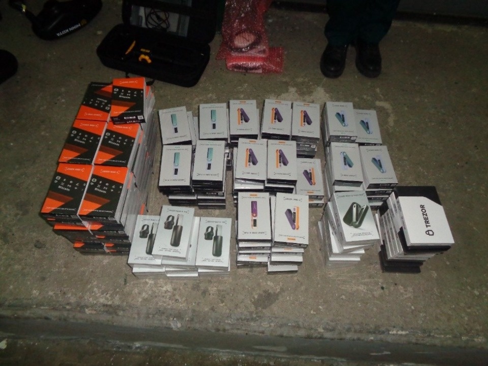 Ввоз криптокошельков на 2 млн рублей пресекли псковские пограничники