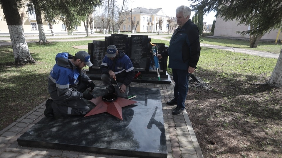 В Псковской области началось ежегодное техобслуживание Вечных огней в канун 9 мая