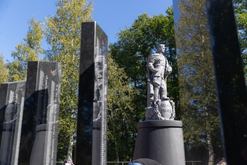 Более 27 млн рублей направят на благоустройство воинских захоронений в Псковской области