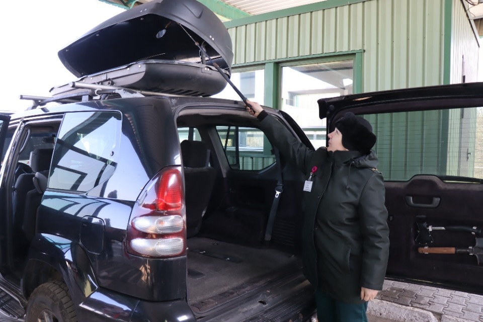 245 административных дел возбудила Псковская таможня из-за невывезенных иностранцами автомобилей