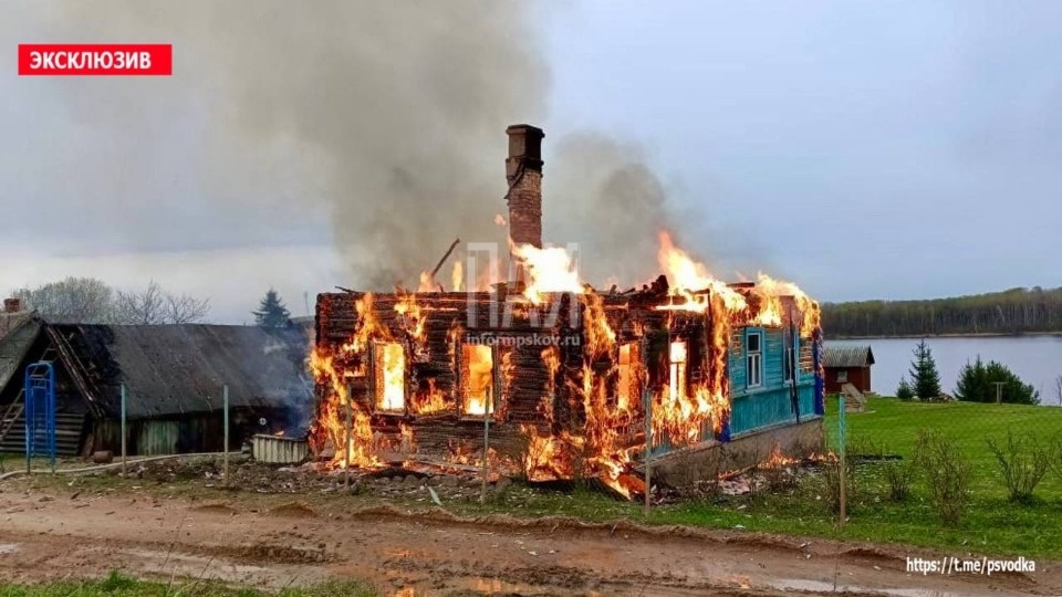 Мужчина пострадал на пожаре в Великолукском районе