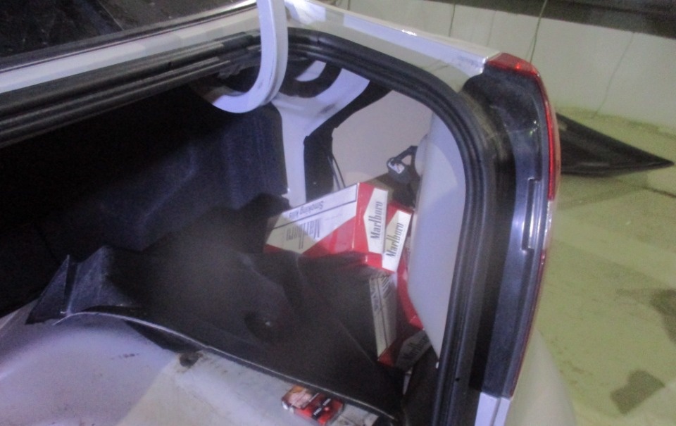 Иностранец пытался вывести из России незадекларированные пачки сигарет