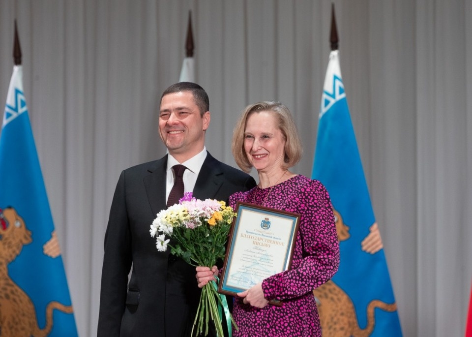 Михаил Ведерников вручил региональные награды лучшим муниципальным служащим