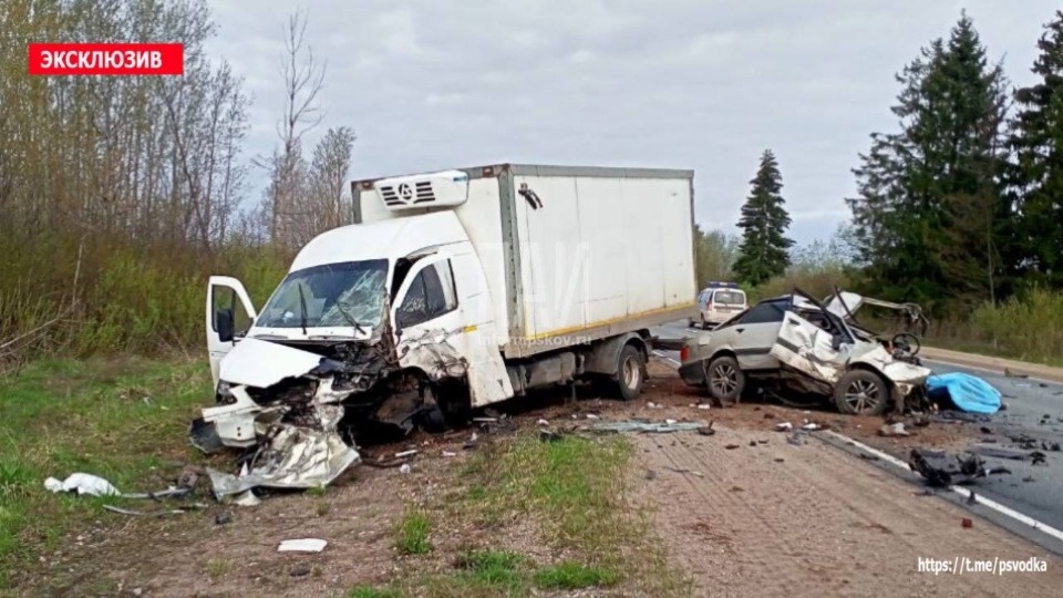 ДТП с участием грузовика произошло в Локнянском районе 