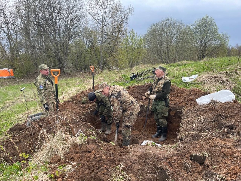 В Пустошкинском районе обнаружили останки восьми красноармейцев 