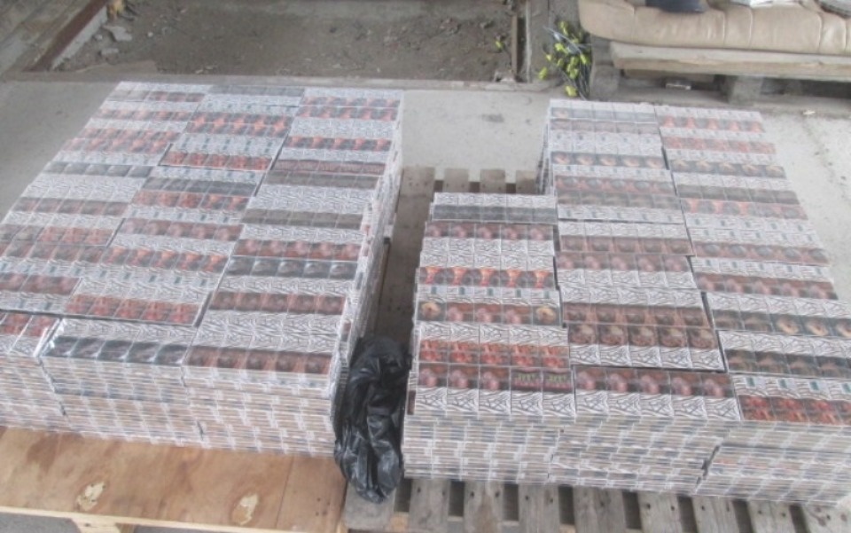 Контрабанду двух партий сигарет пресекли псковские таможенники за неделю 