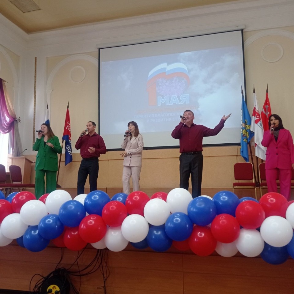 Псковские профсоюзы отметили 1 мая благотворительным концертом