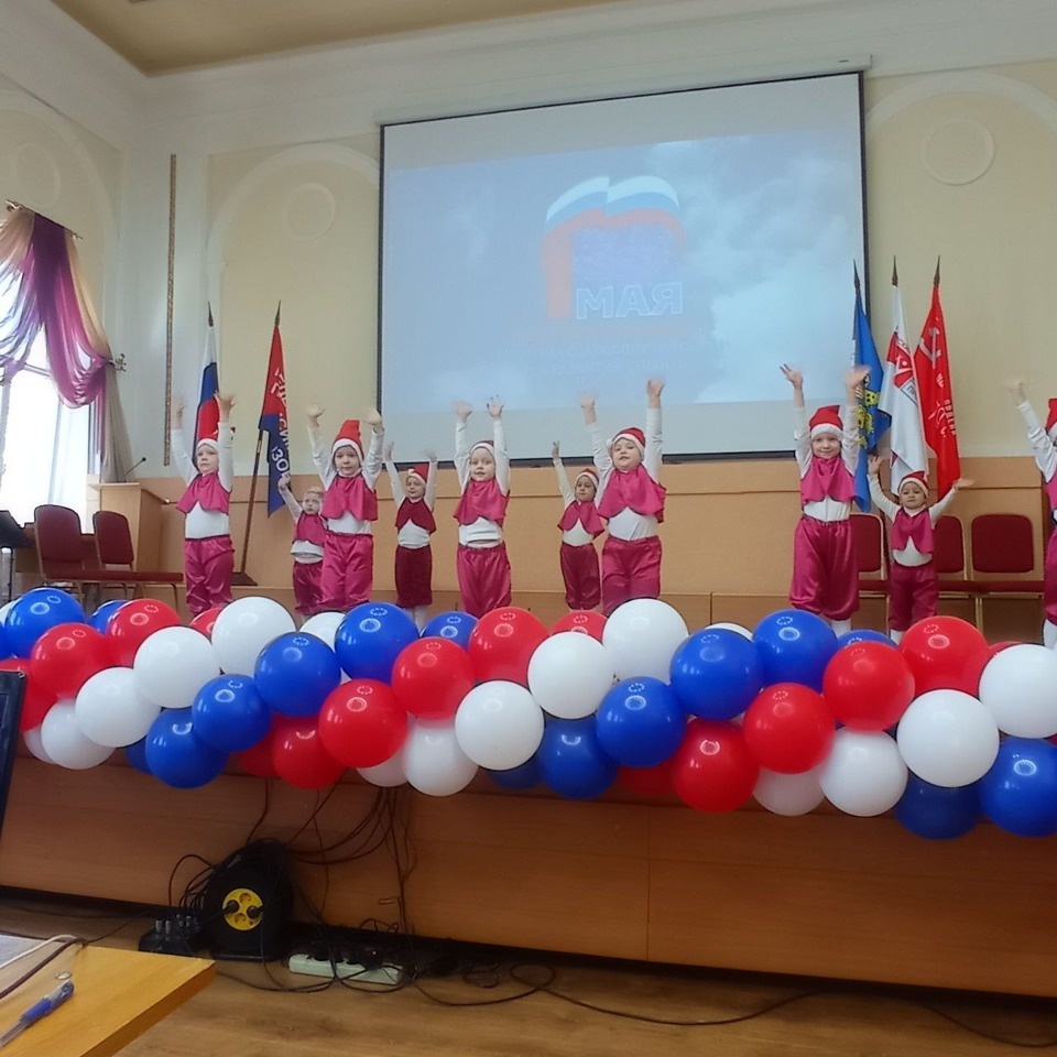 Псковские профсоюзы отметили 1 мая благотворительным концертом