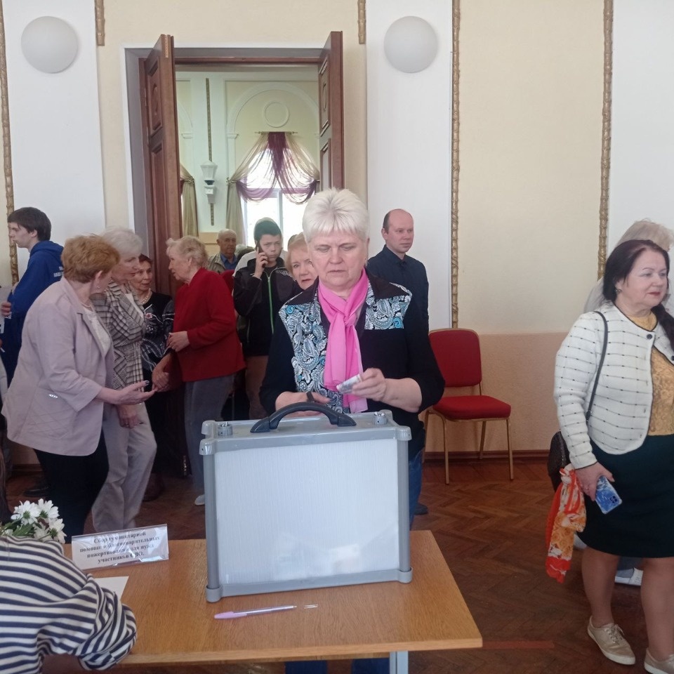 Псковские профсоюзы отметили 1 мая благотворительным концертом