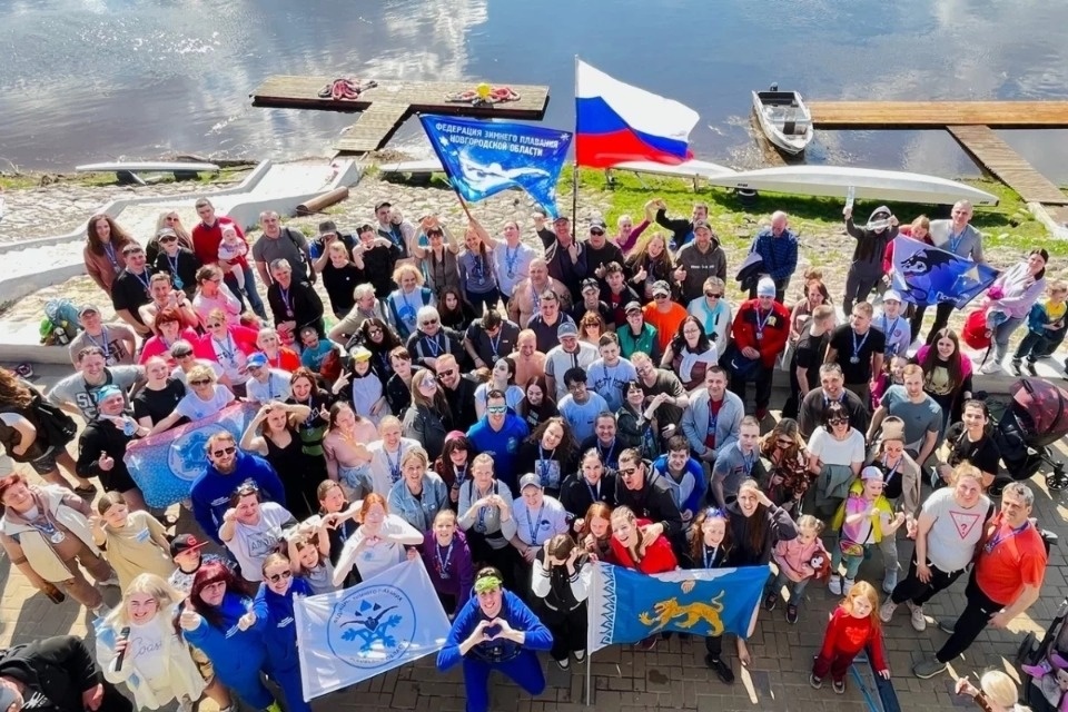 Команды из четырех стран приняли участие в «ледяном заплыве» в Пскове