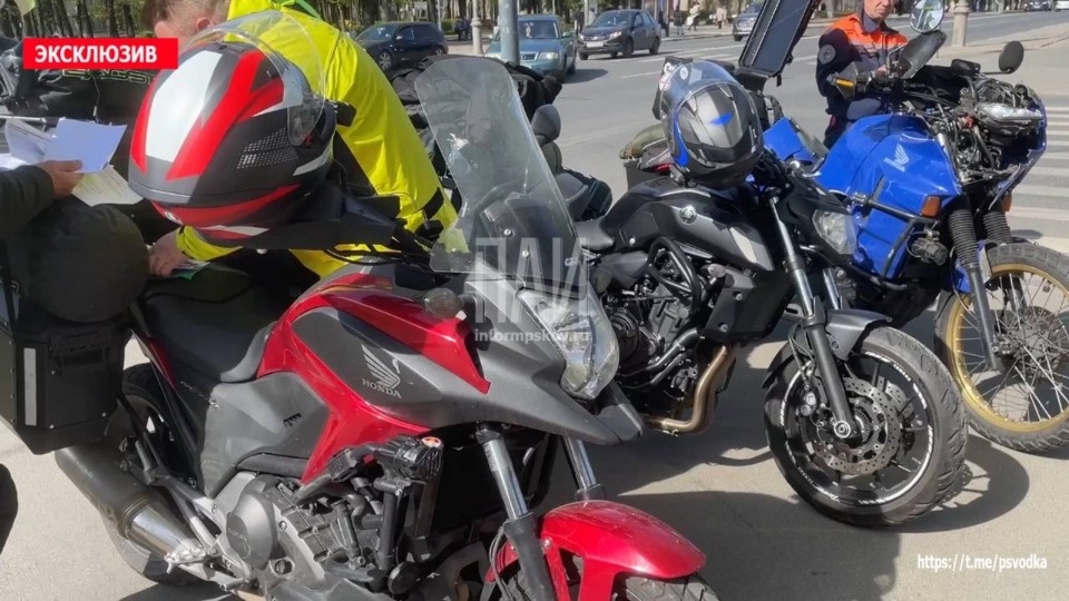 У Летнего сада в Пскове столкнулись трое мотоциклистов из Латвии