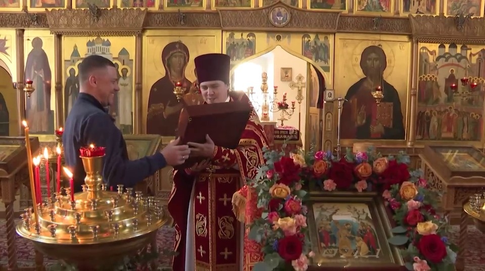 Михаил Ведерников передал в дар псковской церкви икону святого Георгия Победоносца