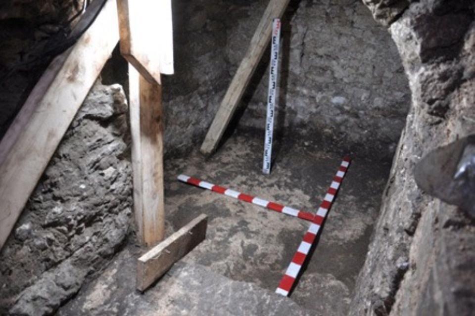 В Пскове исследовали родовой склеп у церкви Косьмы и Дамиана с Гремячей горы