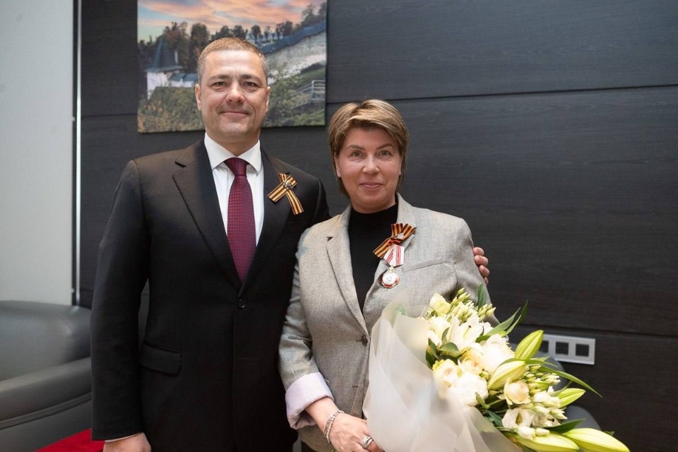  Михаил Ведерников вручил Марине Гаращенко орден Пирогова