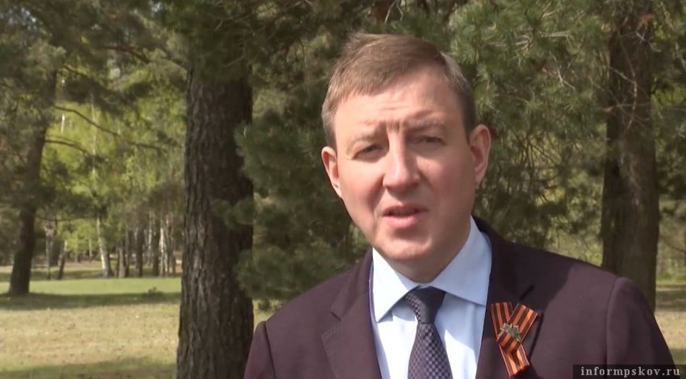 Андрей Турчак поздравил с Днём Победы жителей Псковской области 