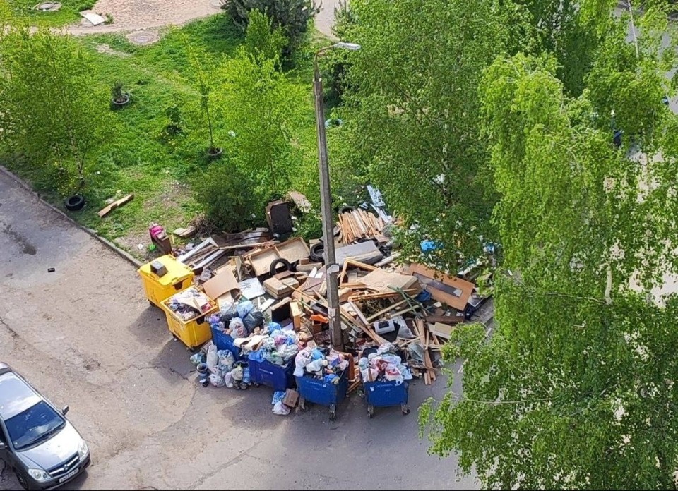 Глава Пскова заверил, что вопрос с заваленными мусором контейнерными площадками будет решен Глава Пскова заверил, что вопрос с заваленными мусором контейнерными площадками будет решен