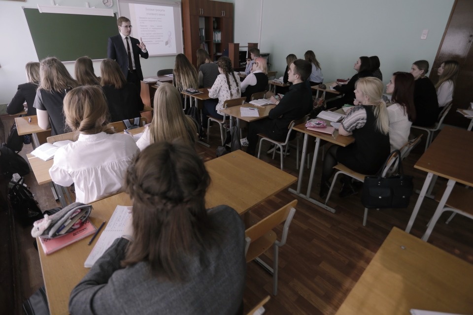 Псковских учителей приглашают подать заявку на участие в третьем сезоне телешоу «Классная тема!»