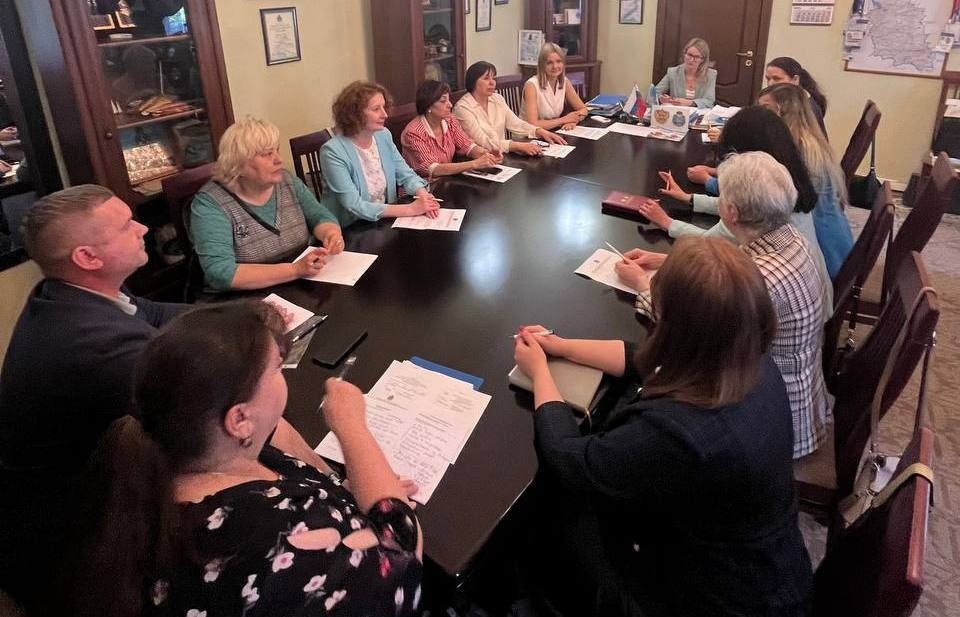 Сокращение рабочего дня для многодетных матерей обсудили в Пскове