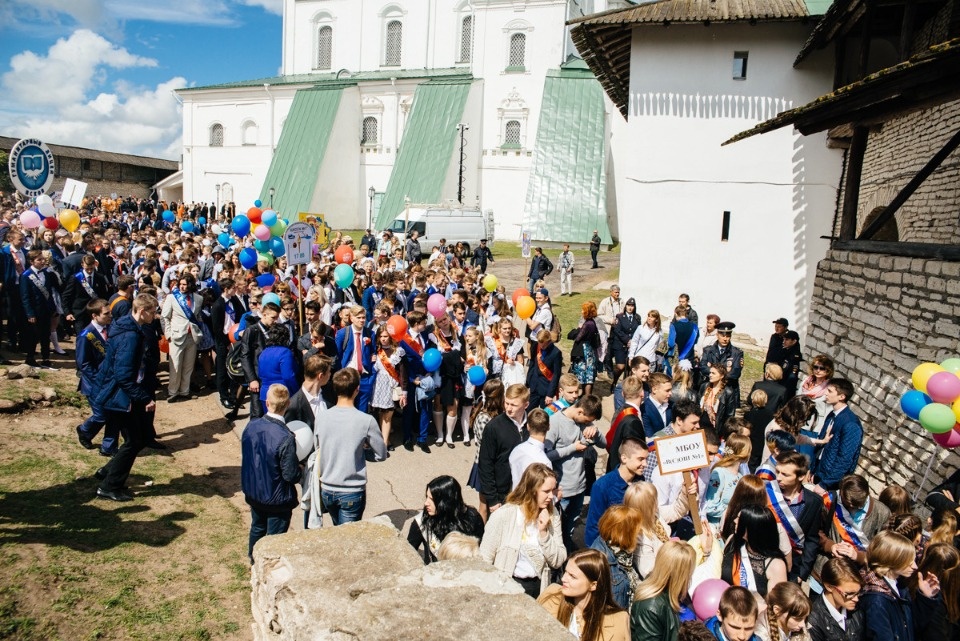 В Пскове отменили общегородской последний звонок 