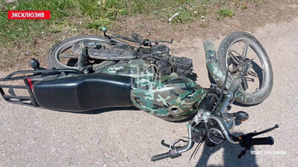 Водитель и пассажир мопеда пострадали в результате ДТП в Красногородске Водитель и пассажир мопеда пострадали в результате ДТП в Красногородске